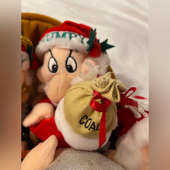 7 Dwarfs in a Christmas Sleigh, Vintage, Retired Disney Plush  NWT - Picture 10 of 10